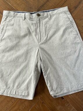Banana Republic men’s shorts size 35 with 10 inch inseam, gray & white pinstripe